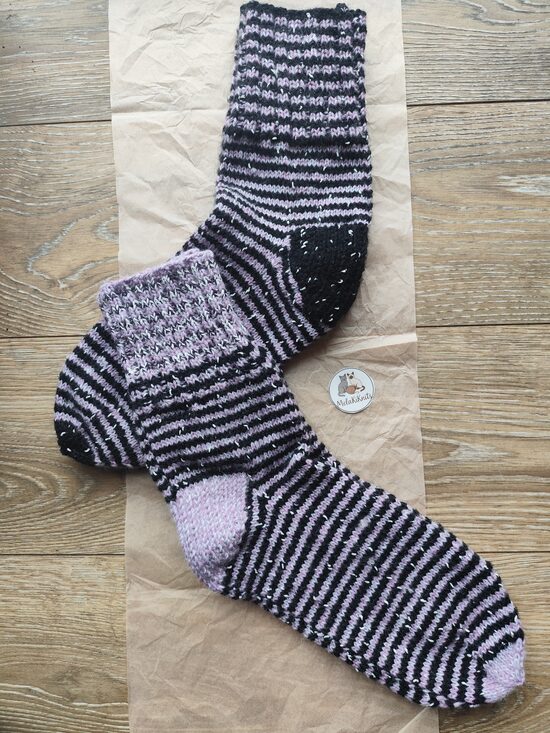 KiKnits klasiskās strīpas zeķu komplekts